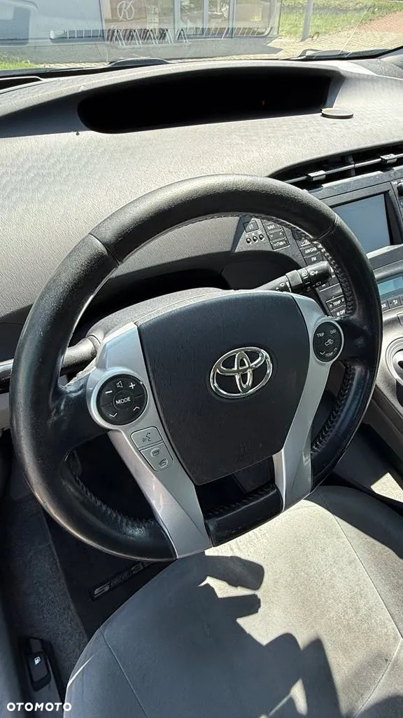 Toyota Prius (Hybrid) Comfort - 18