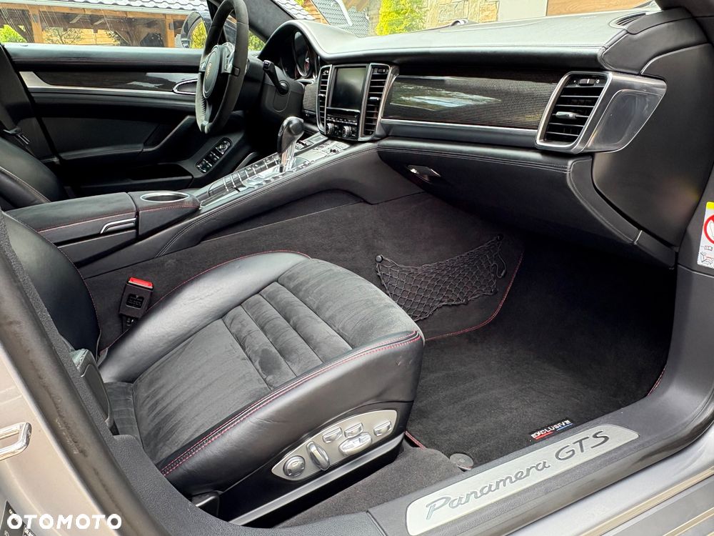 Porsche Panamera 4S - 19