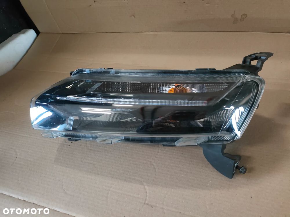Dacia Spring Elektryk 22- LAMPA LEWY PRZÓD LED 266052417R - 2