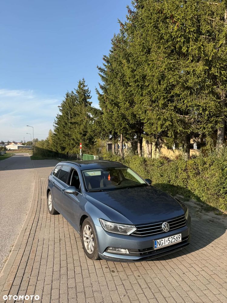 Volkswagen Passat - 1