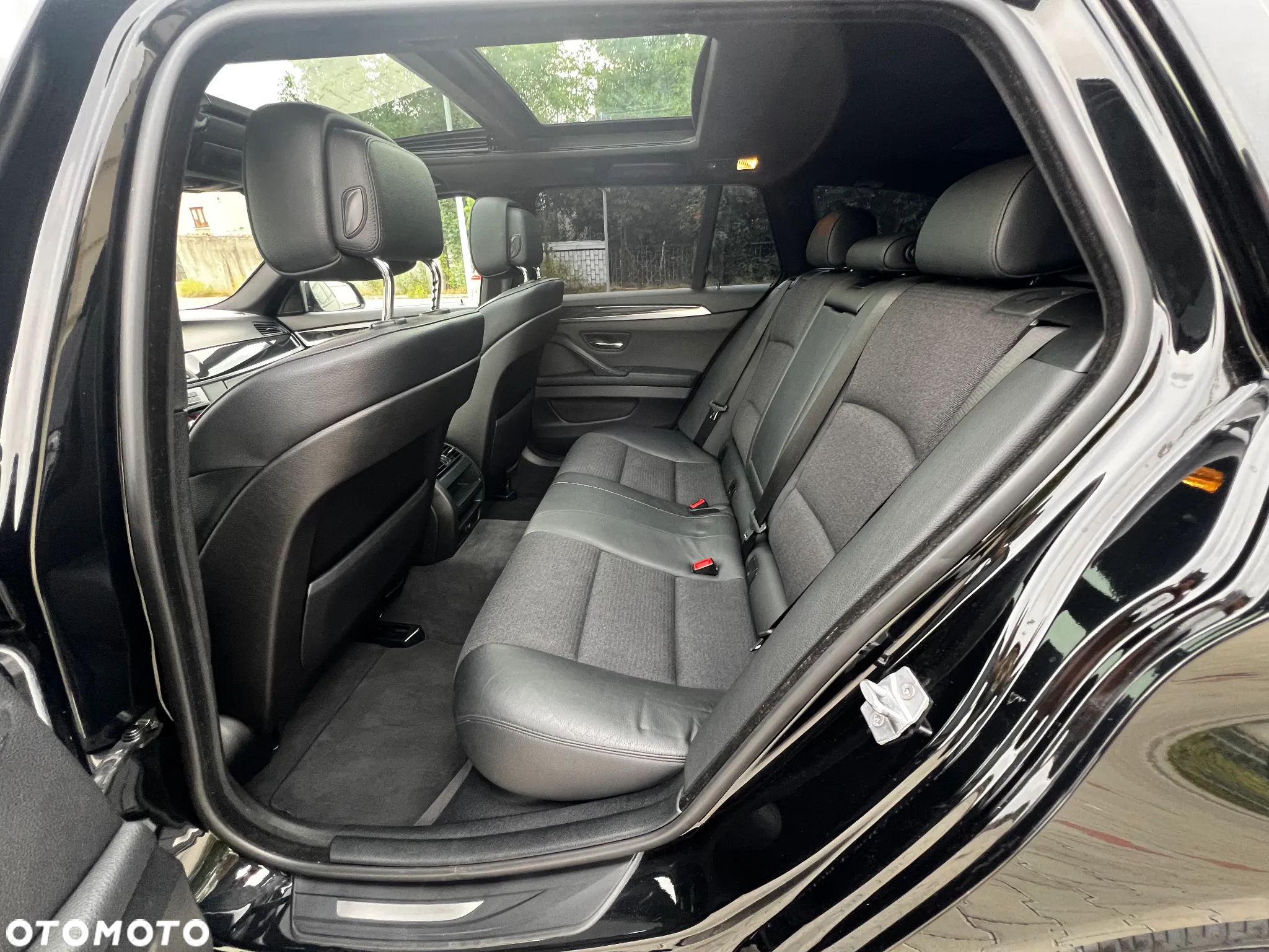 BMW Seria 5 528i Touring - 12