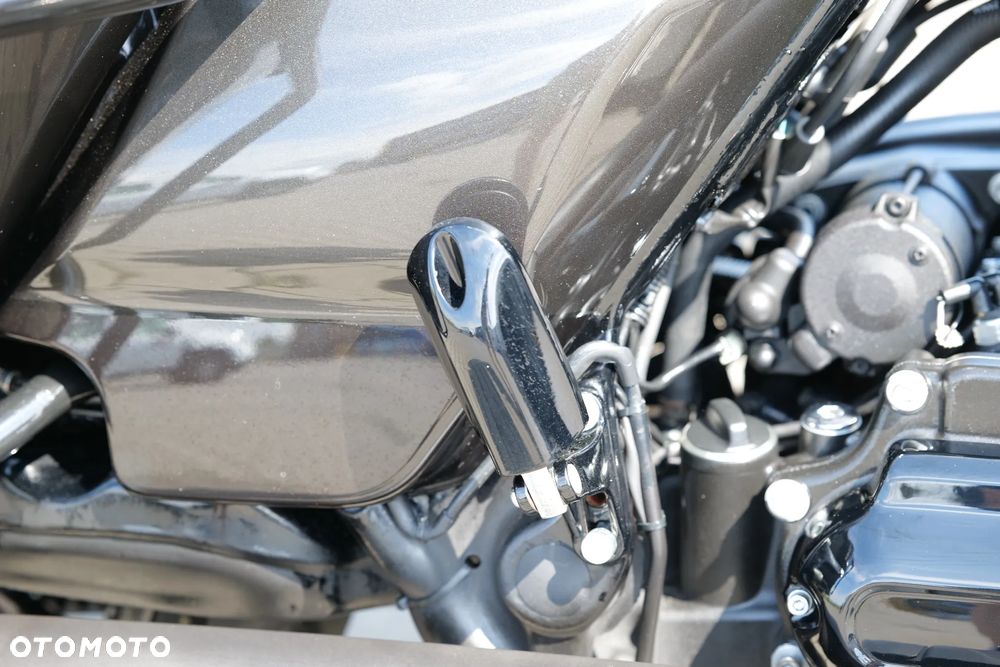 Harley-Davidson Touring Road Glide - 11