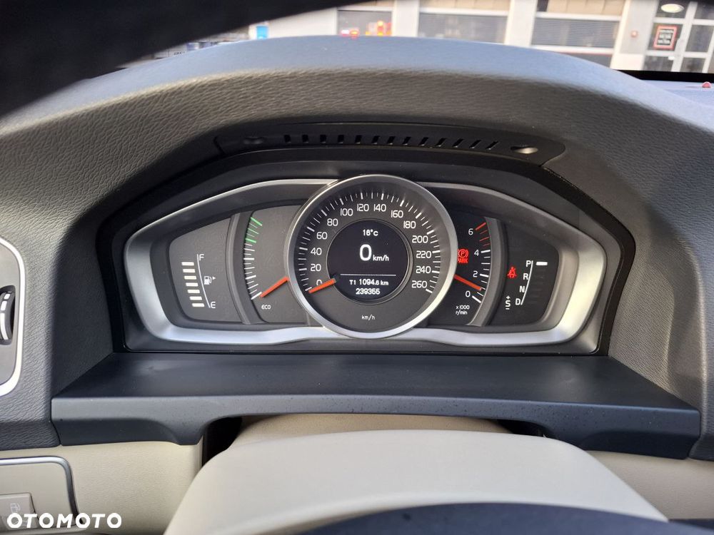 Volvo V60 D4 Drive-E Momentum - 17