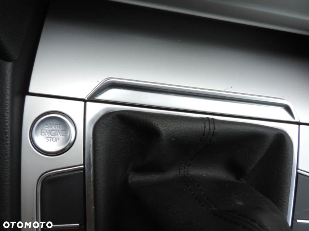 Volkswagen Passat 2.0 TDI SCR (BlueMotion Technology) Comfortline - 13