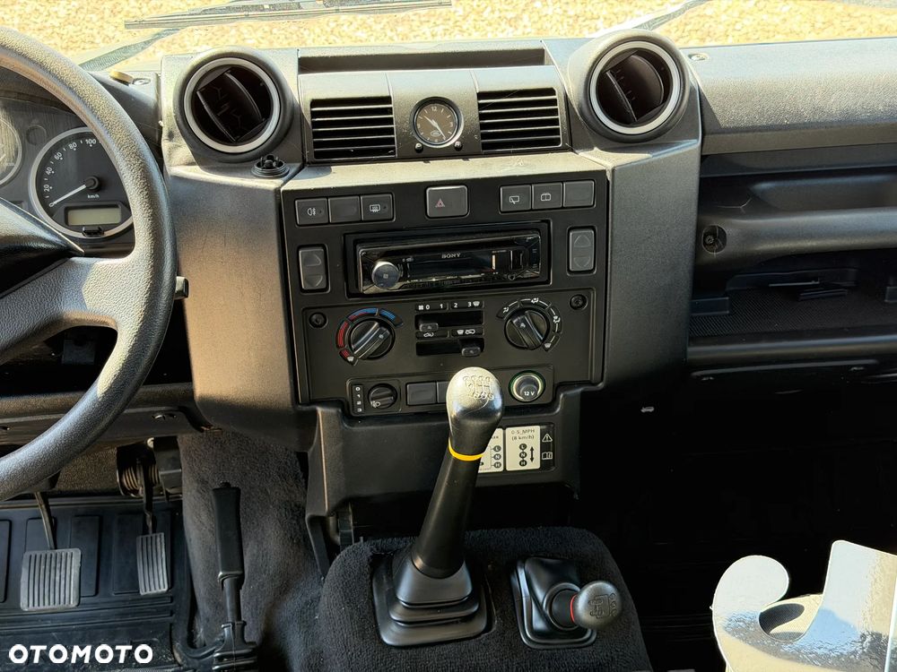 Land Rover Defender 2.4 TD4 S - 27