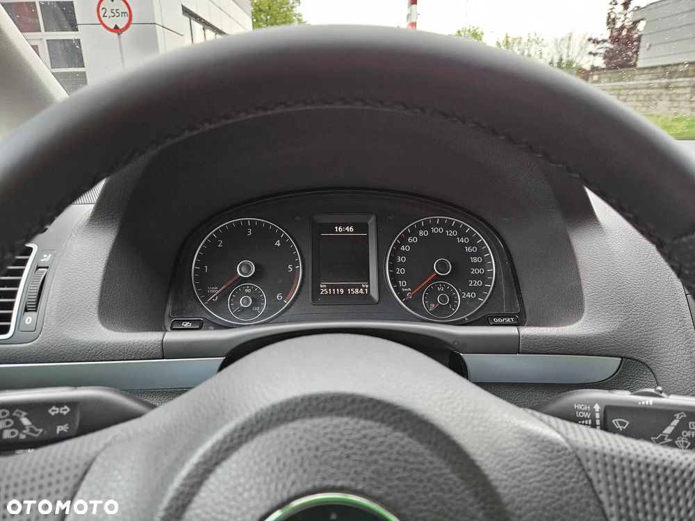 Volkswagen Touran 1.6 TDI DPF BlueMotion Technology Trendline - 18