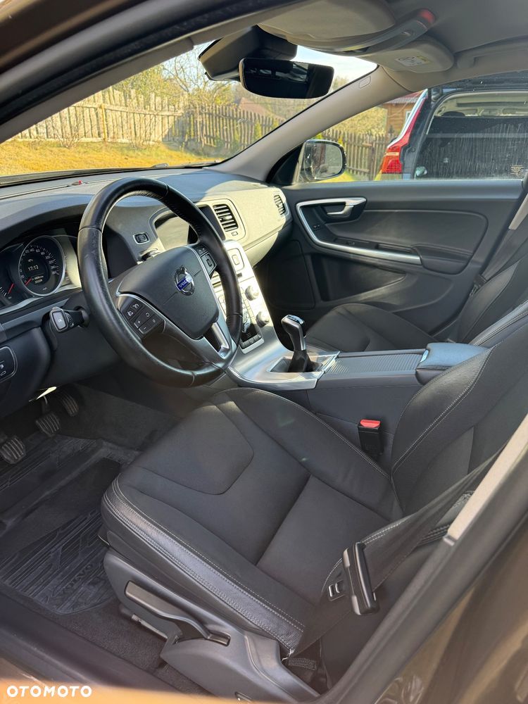 Volvo V60 Cross Country - 9