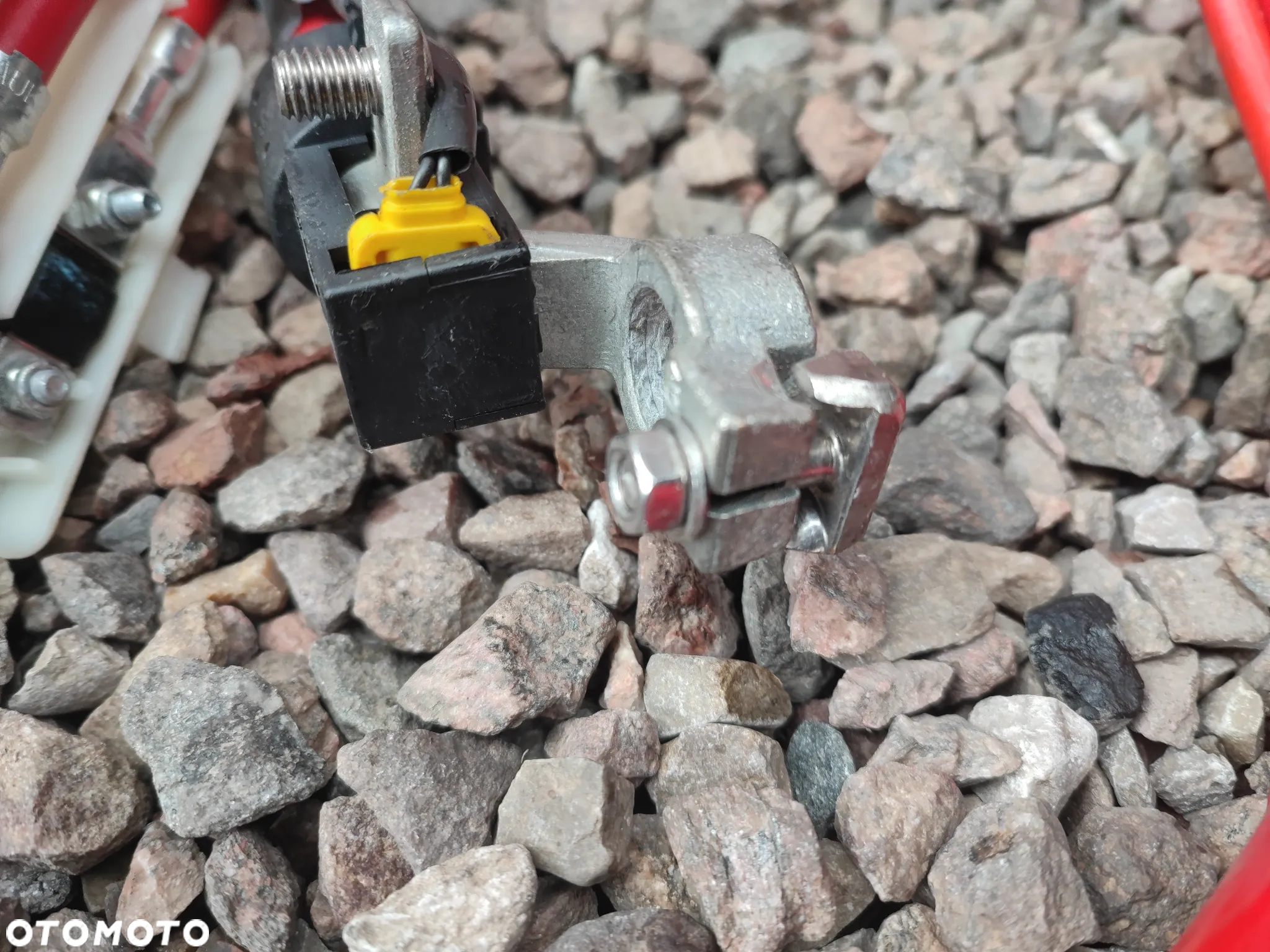 BMW E46 ORYGINALNY KOMPLETNY KABEL AKUMULATORA PLUSOWY NA TYŁ + KLEMA + BEZPIECZNIK O NR. 61 12 8 373 945 OEM W BARDZO DOBRYM STANIE DO SILNIKÓW BENZYNOWYCH - 16