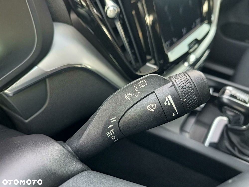Volvo XC 60 T4 Momentum Pro - 20
