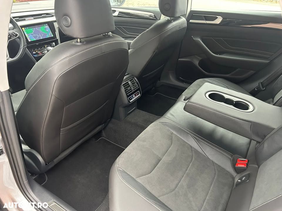 Volkswagen Passat Variant 2.0 TDI SCR DSG Elegance - 5