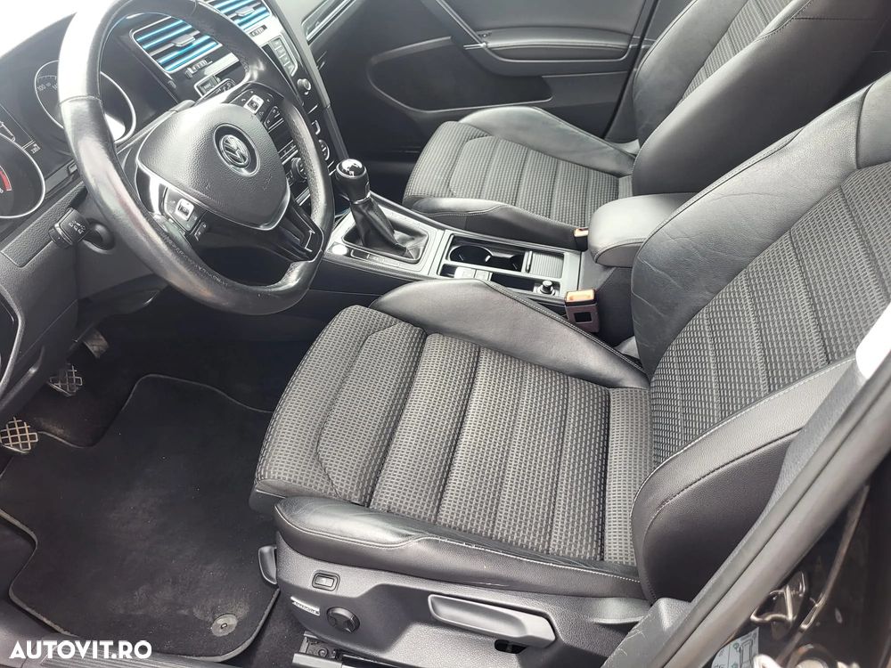 Volkswagen Golf - 6