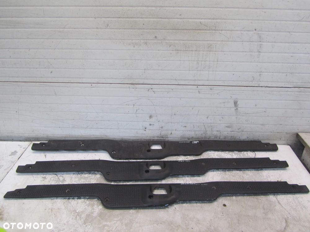 renault trafic vivaro 06->osłona pasa tylnego (pod klapę)