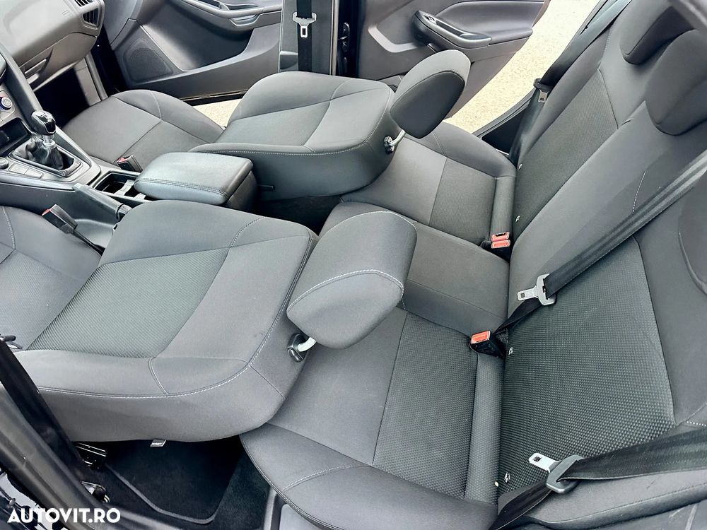 Ford Focus 1.5 EcoBlue Start-Stopp-System TITANIUM - 17