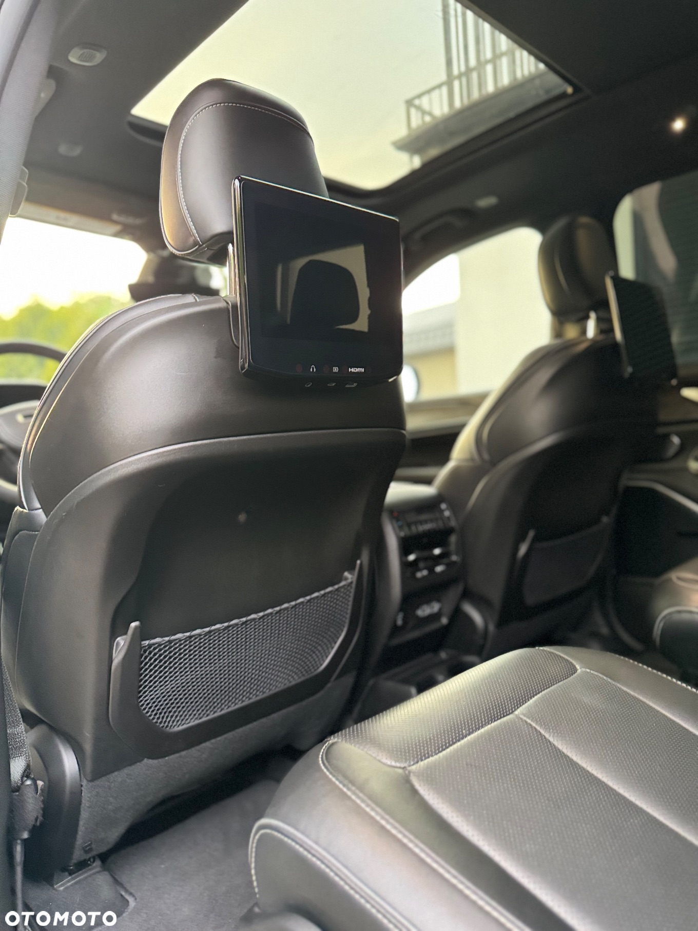 Jeep Grand Cherokee - 22