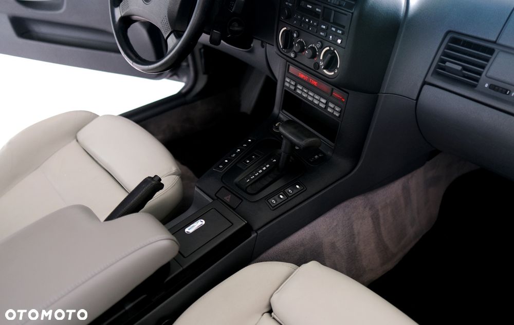 BMW Seria 3 325i - 36
