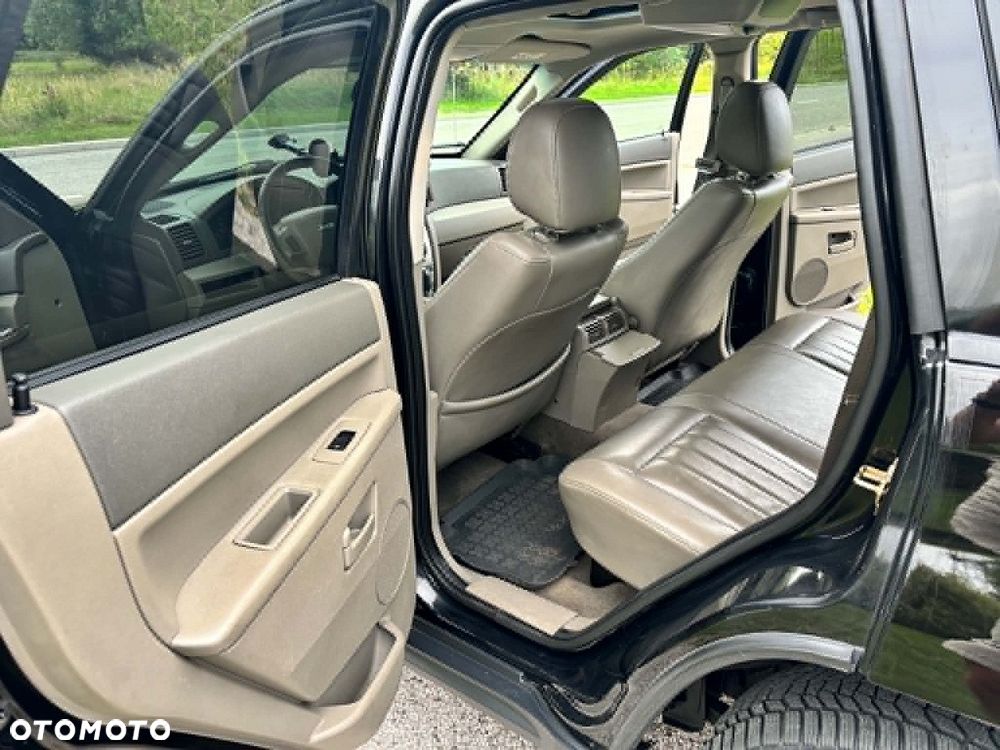 Jeep Grand Cherokee - 12