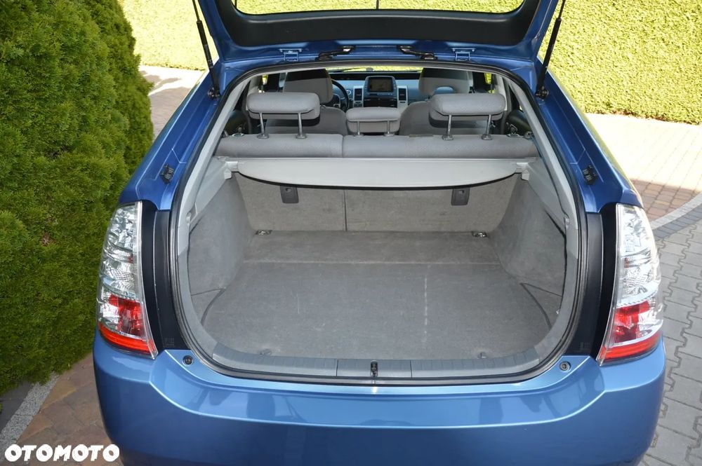 Toyota Prius - 30