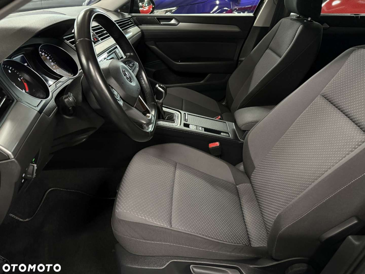 Volkswagen Passat - 18