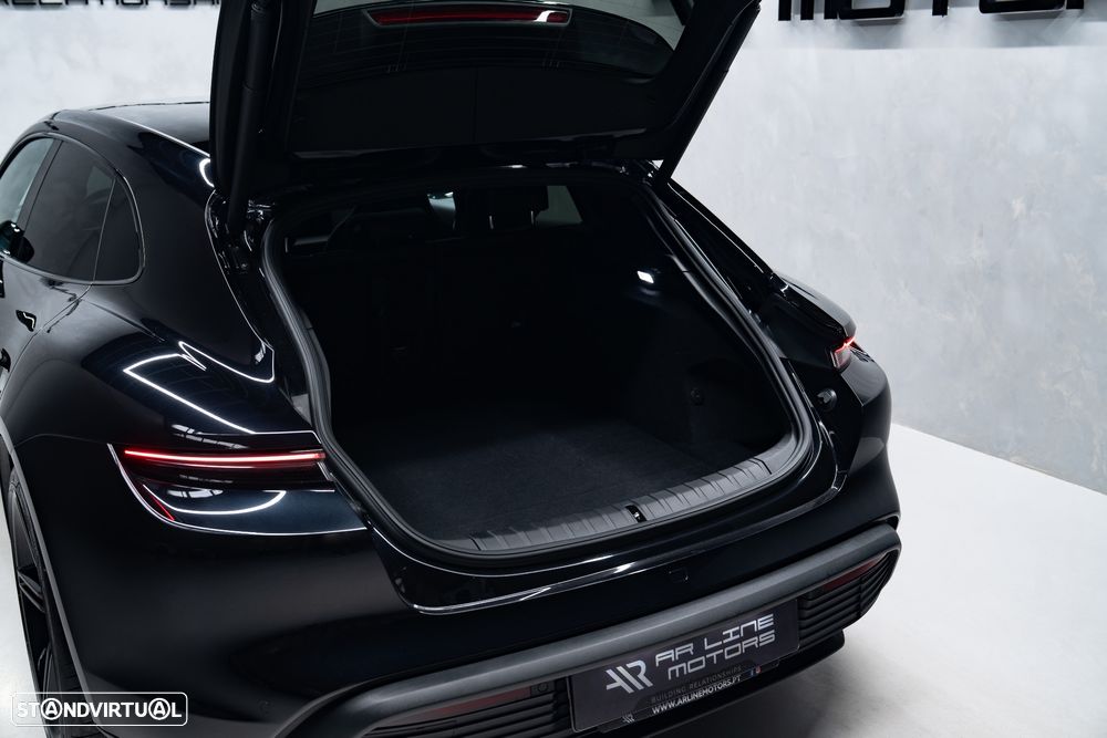 Porsche Taycan Sport Turismo - 12
