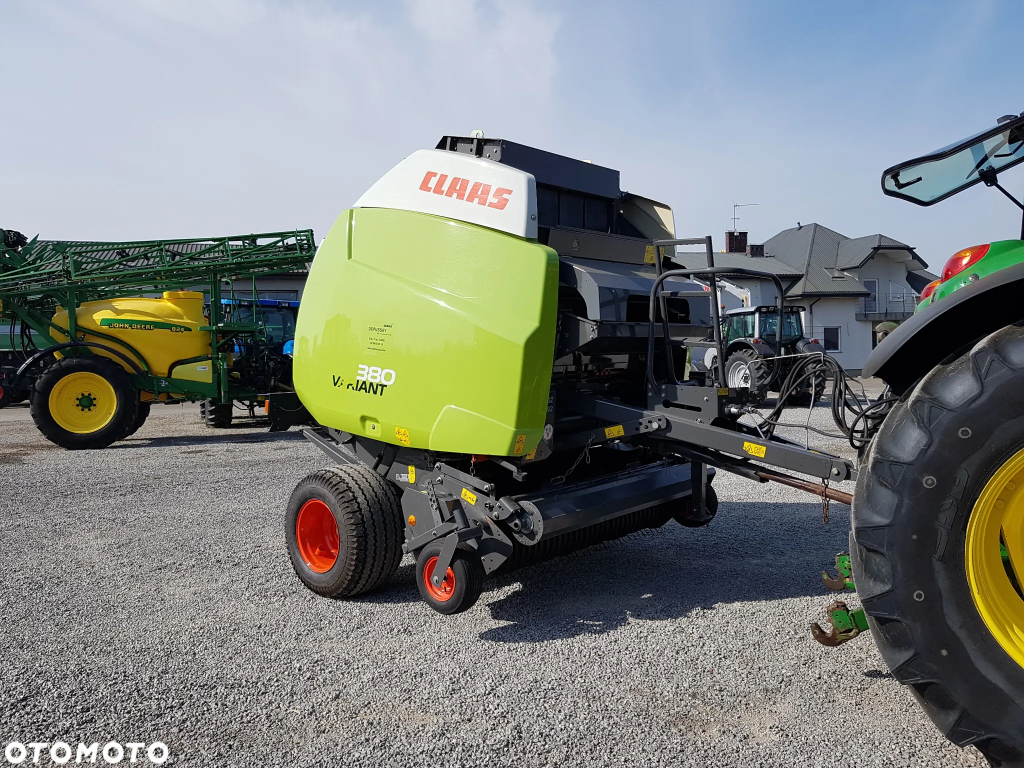 Claas VARIANT 380 - 10