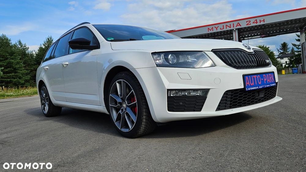 Skoda Octavia Combi 2.0 TDI DSG RS - 17