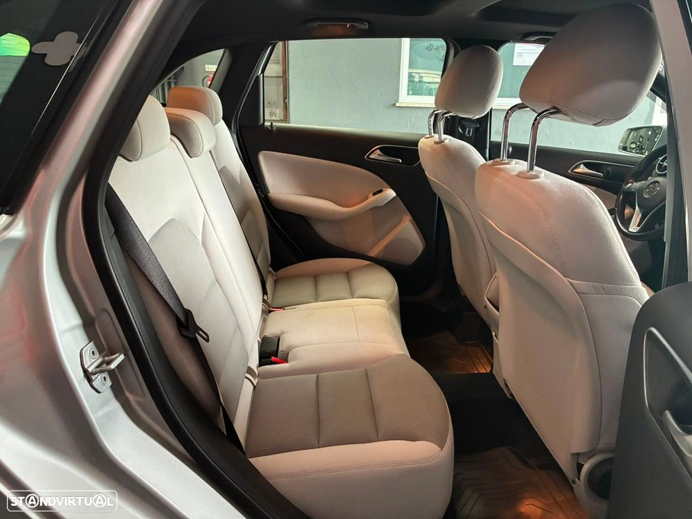 Mercedes-Benz B 180 CDI BlueEFFICIENCY - 38