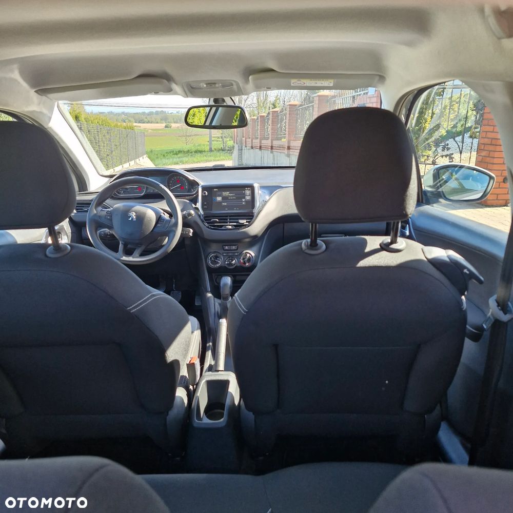 Peugeot 208 - 11