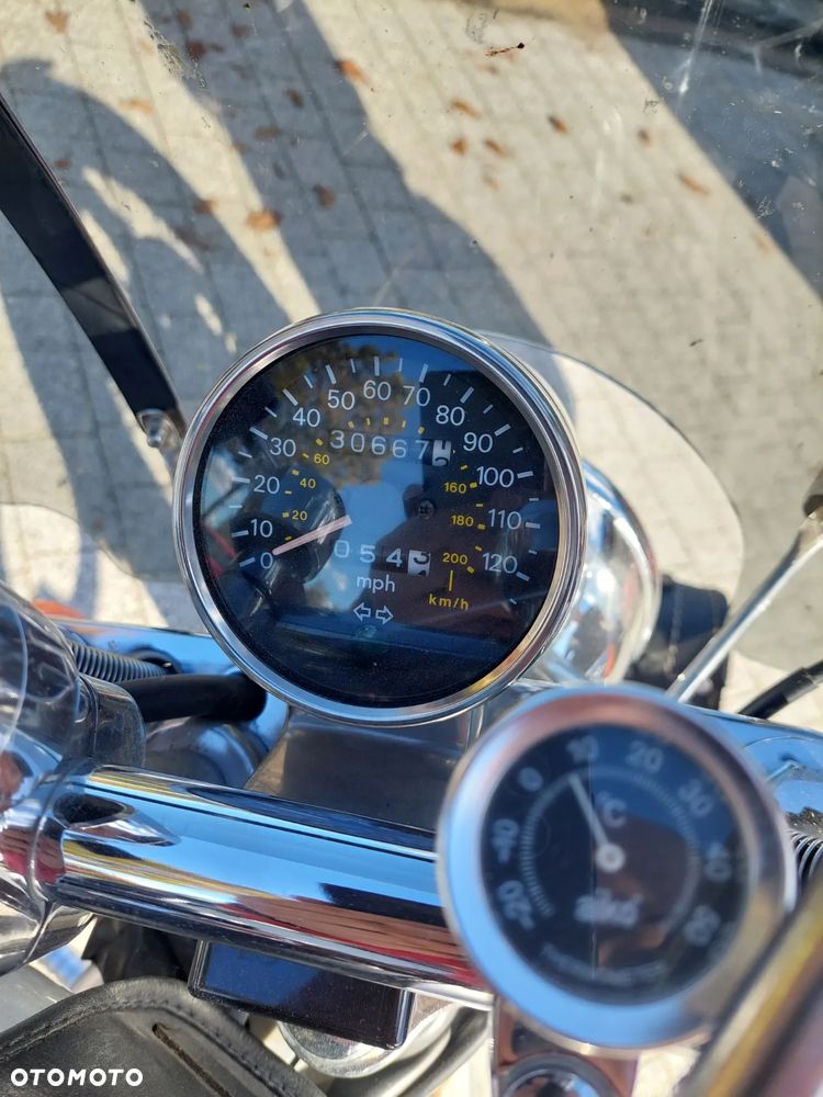 Suzuki Intruder - 11