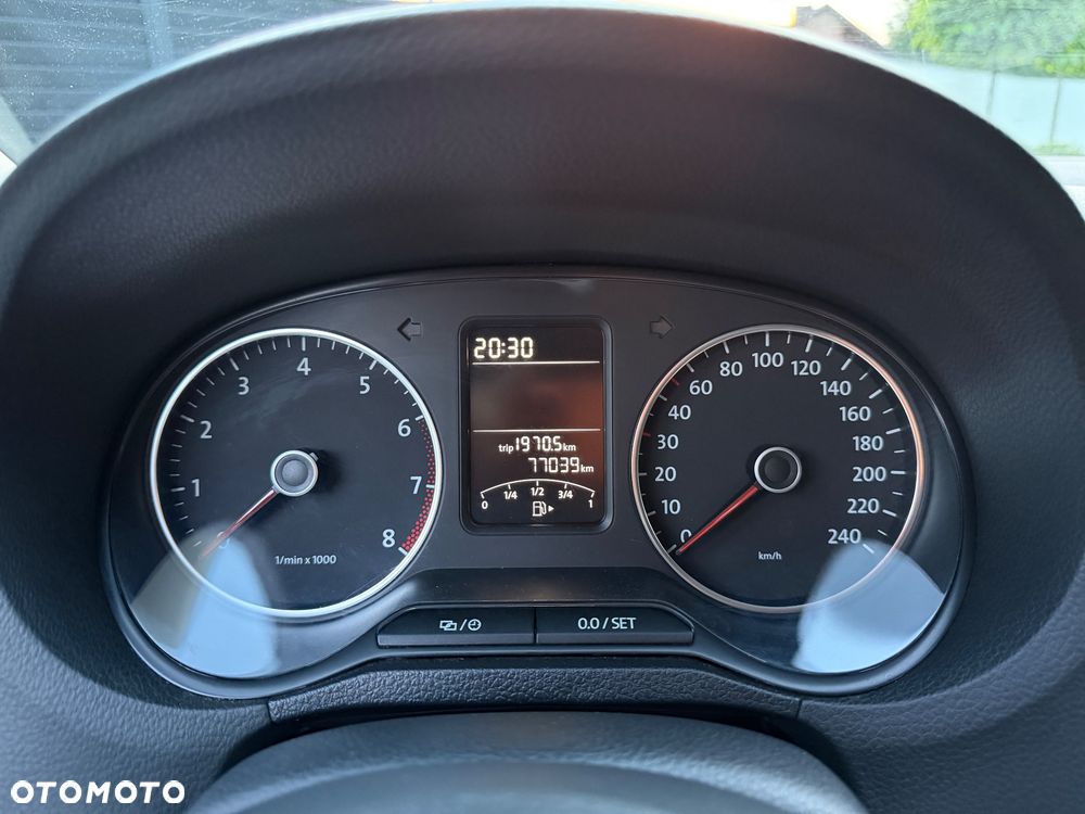 Volkswagen Polo 1.4 16V Highline - 8