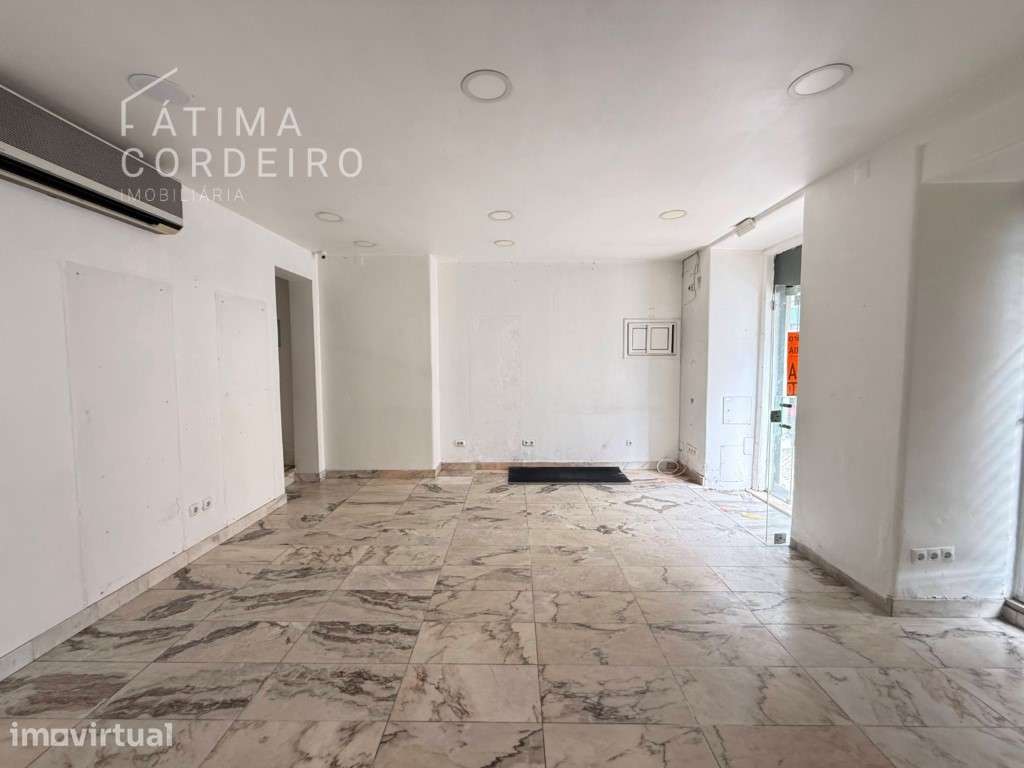 Loja situada na Rua António Pedro, junto á Avenida Almirante Reis - Grande imagem: 2/15