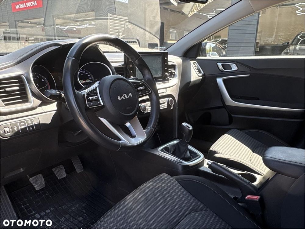 Kia Ceed 1.5 T-GDI M - 10