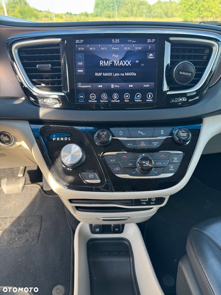 Chrysler Pacifica - 8