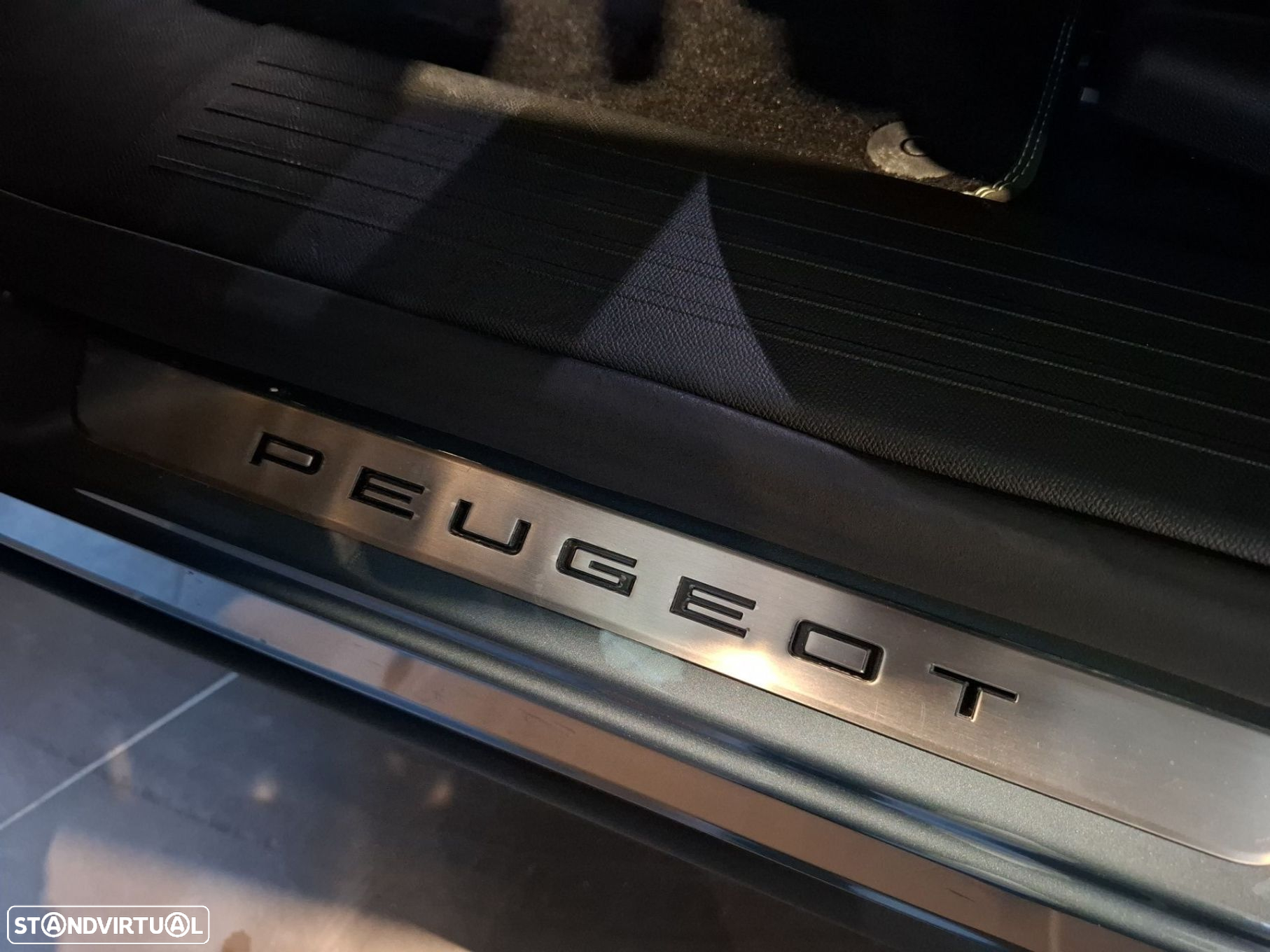 Peugeot E-5008 73 kWh GT - 28