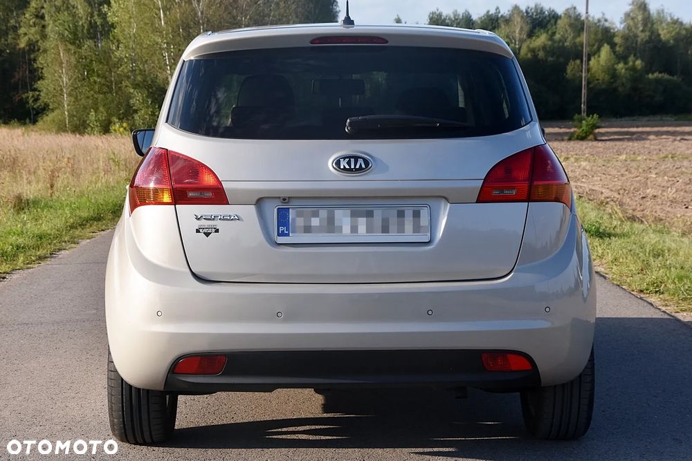 Kia Venga 1.6 L - 6