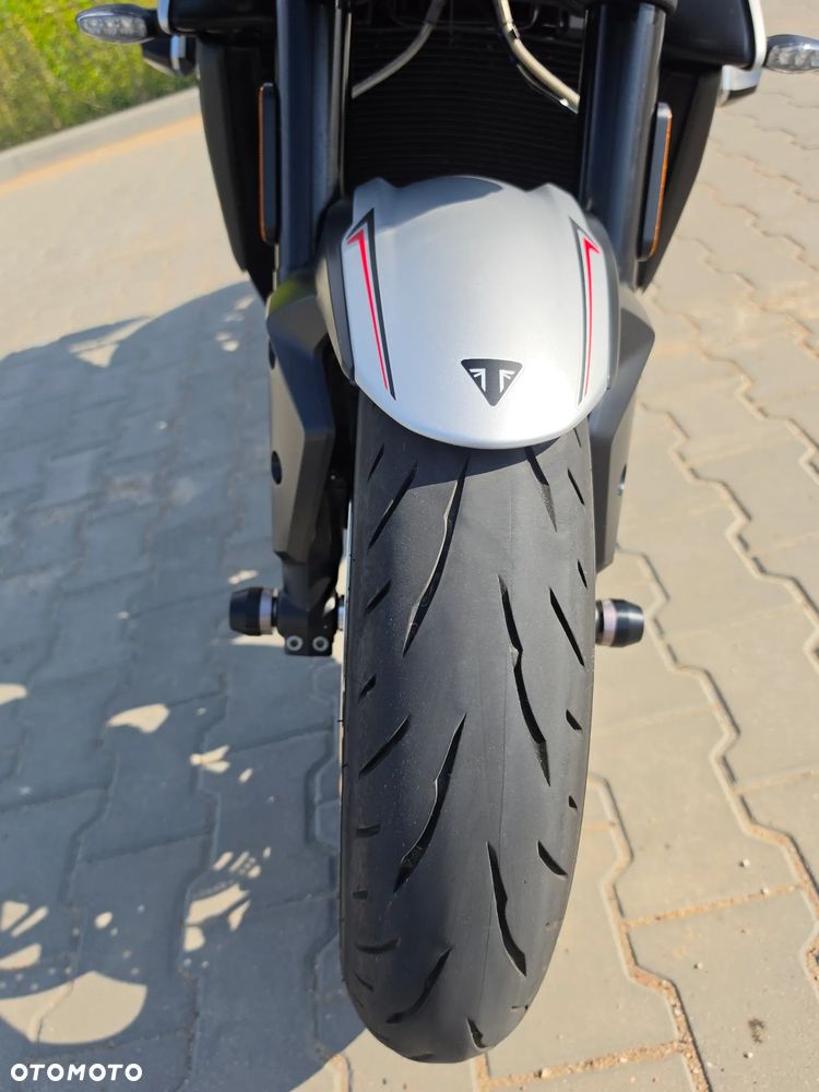Triumph Street Triple - 18