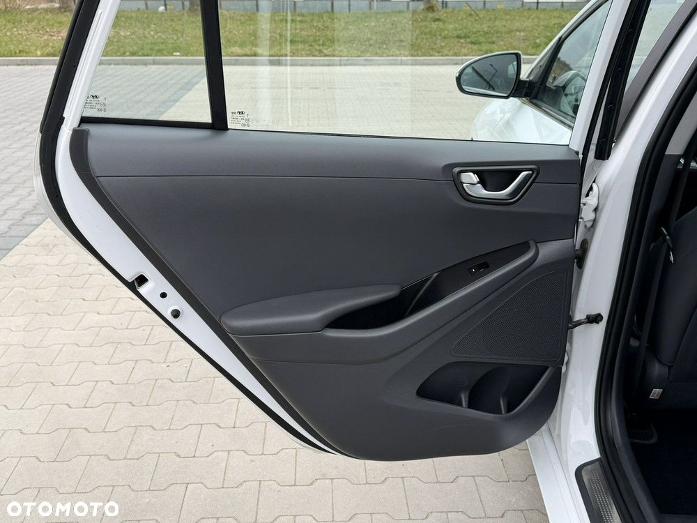 Hyundai IONIQ - 33