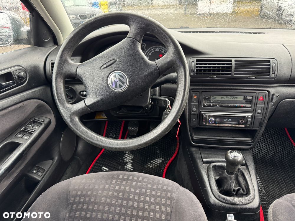 Volkswagen Passat 1.9 TDI Highline - 26