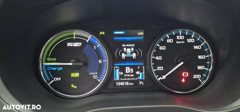 Mitsubishi Outlander 2.4 4WD Plug-In Hybrid Diamant+ - 13