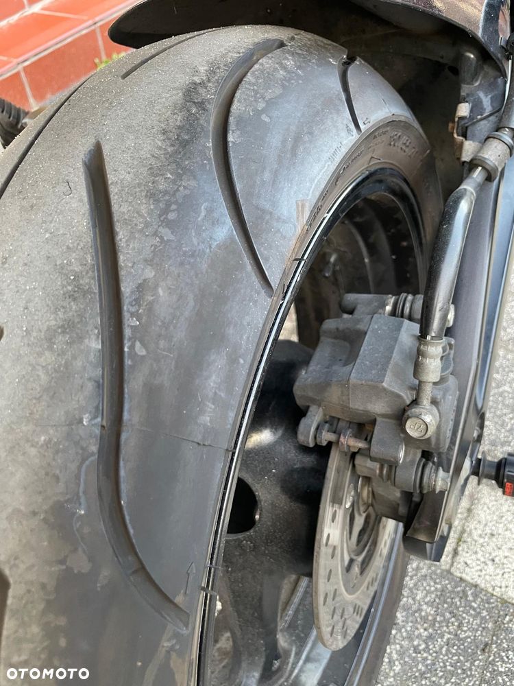 Suzuki GSR - 4