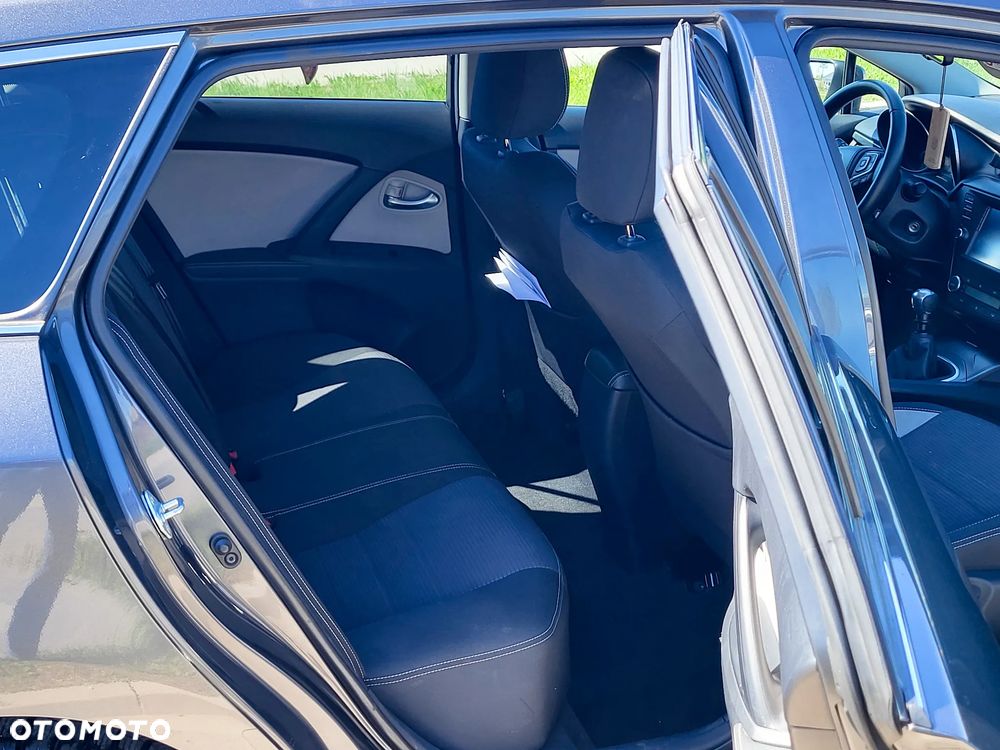 Toyota Avensis 2.0 D-4D Premium - 9