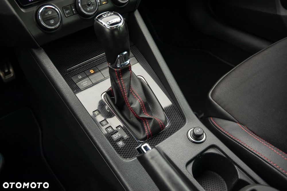 Skoda Octavia 2.0 TDI DSG RS - 29