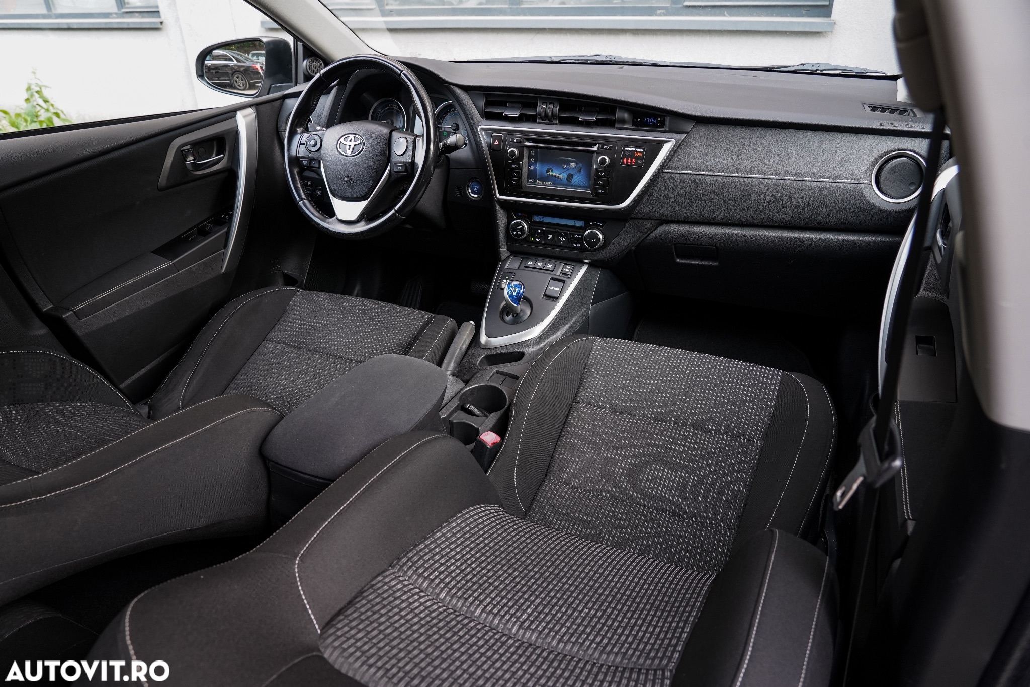 Toyota Auris 1.8 L VVT-i Hybrid Sol - 25