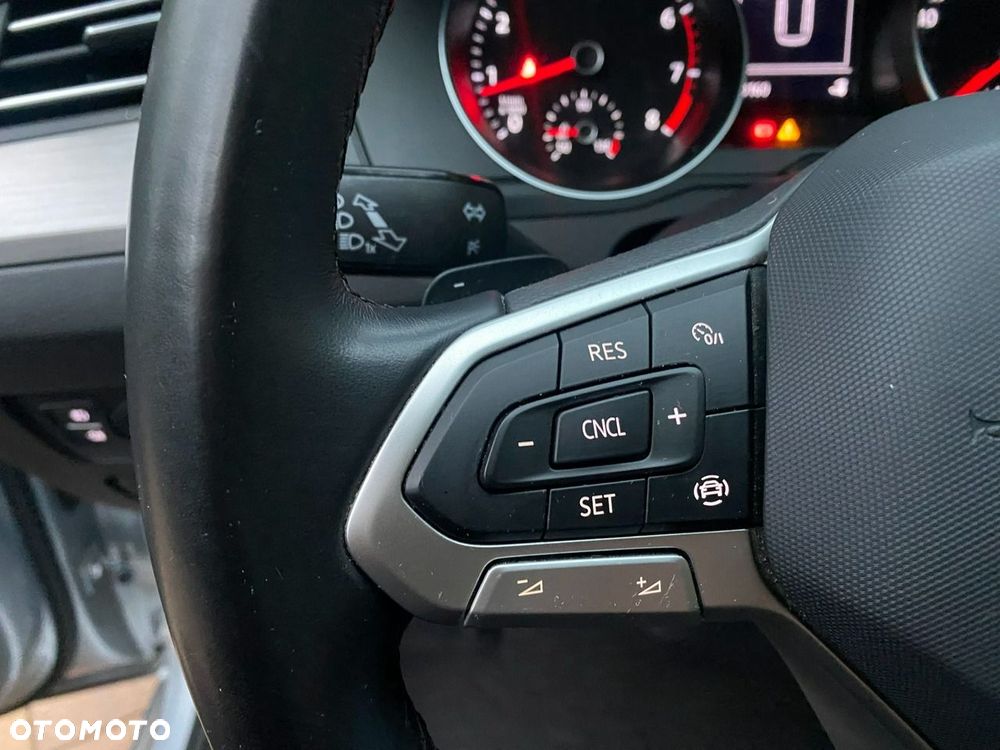Volkswagen Passat - 26