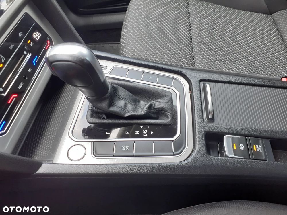 Volkswagen Passat - 22