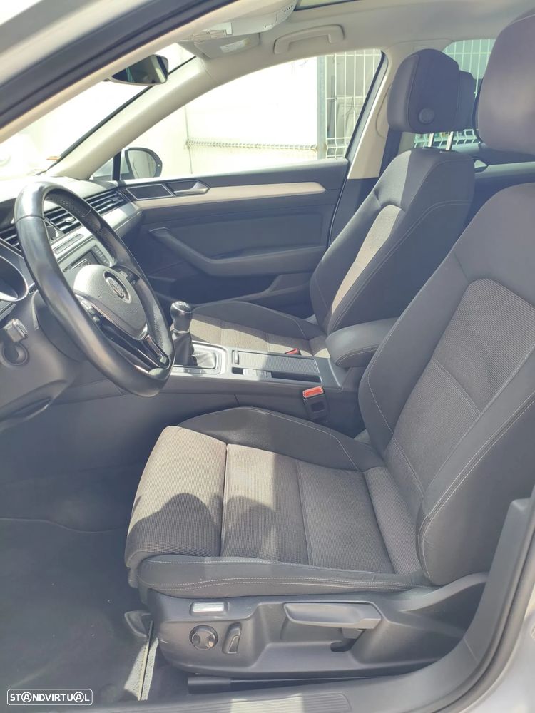 VW Passat 1.6 TDI BlueMotion - 12