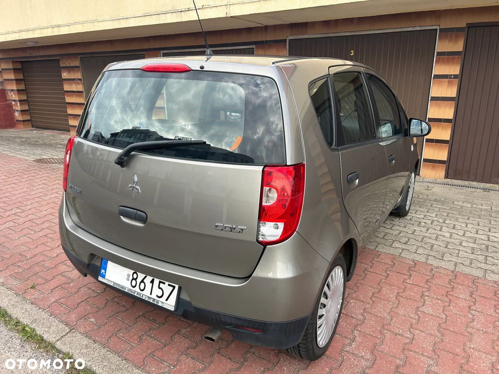 Mitsubishi Colt - 10