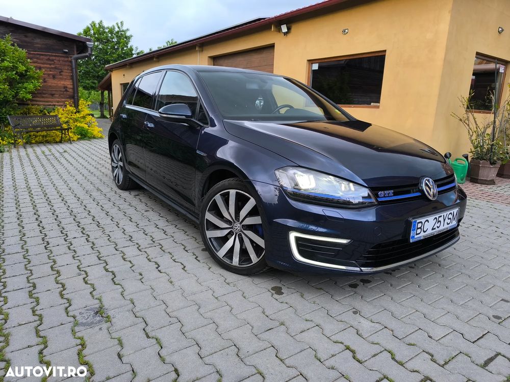 Volkswagen Golf - 1
