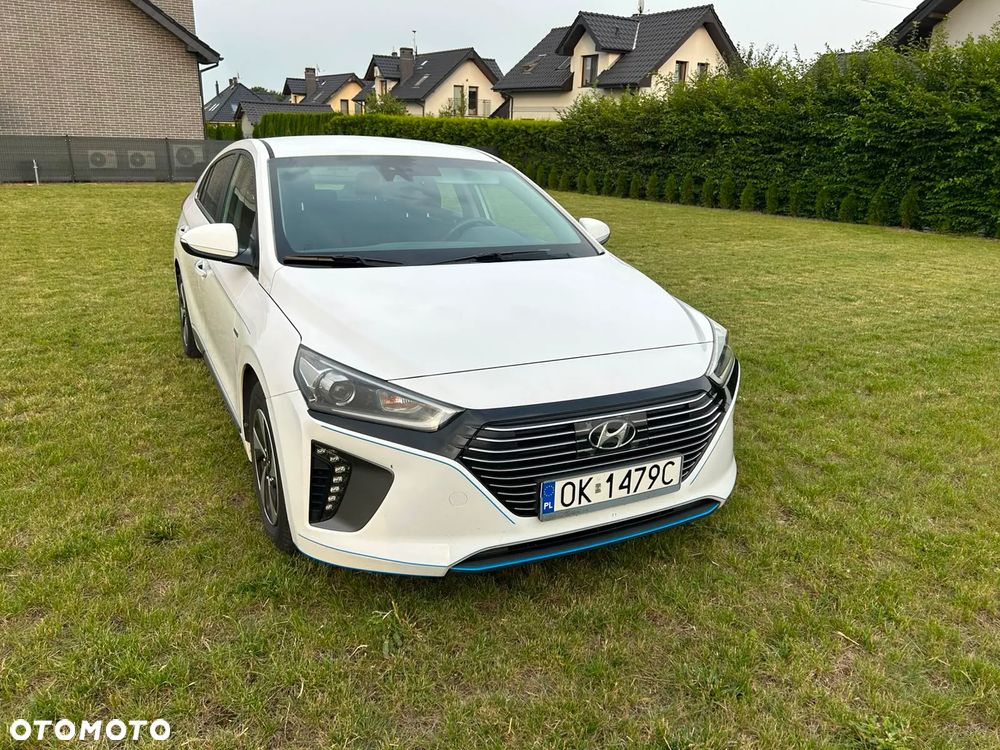 Hyundai IONIQ - 3