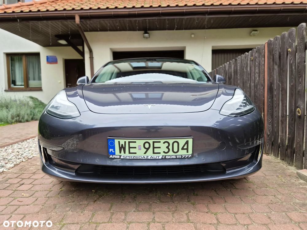 Tesla Model 3 - 35