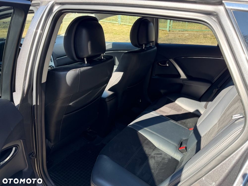 Toyota Avensis 2.0 D-4D Executive - 9